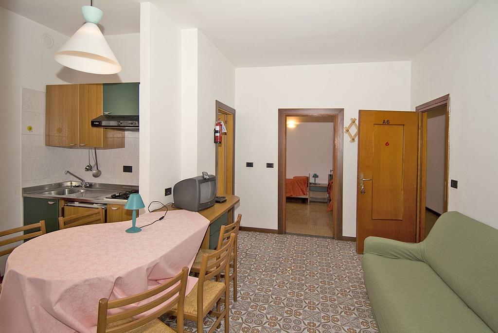 Camping Hotel Au Lac De Como Sorico Quarto foto