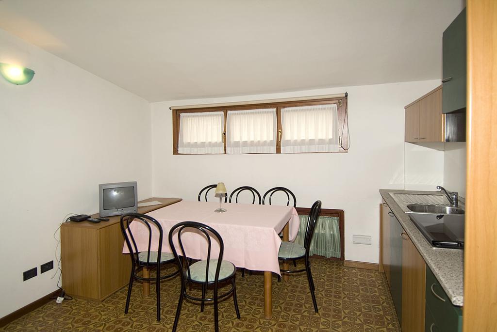 Camping Hotel Au Lac De Como Sorico Quarto foto