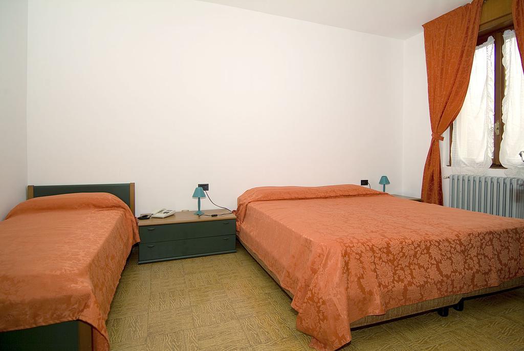Camping Hotel Au Lac De Como Sorico Quarto foto